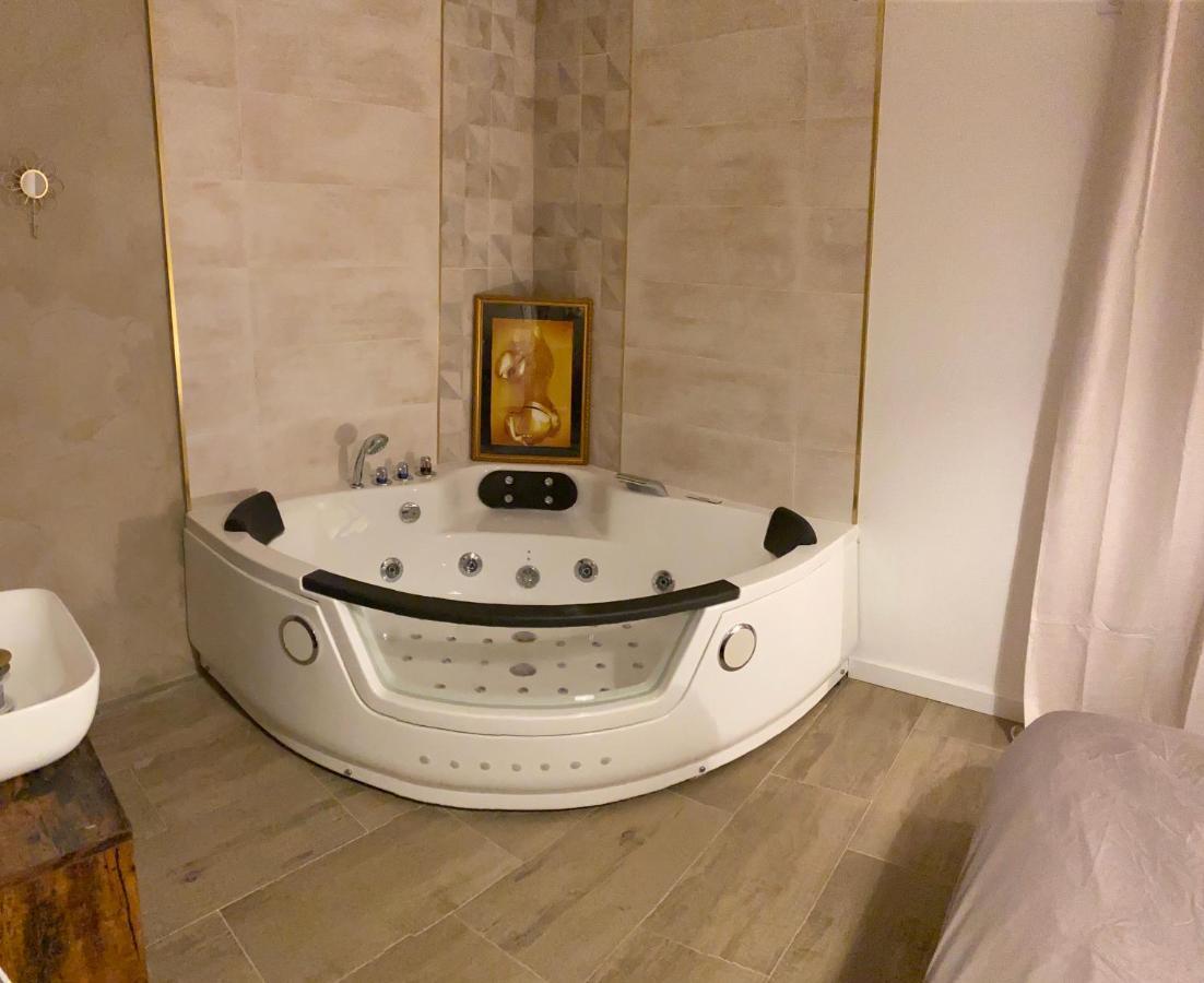 Maevana Poussan Dış mekan fotoğraf